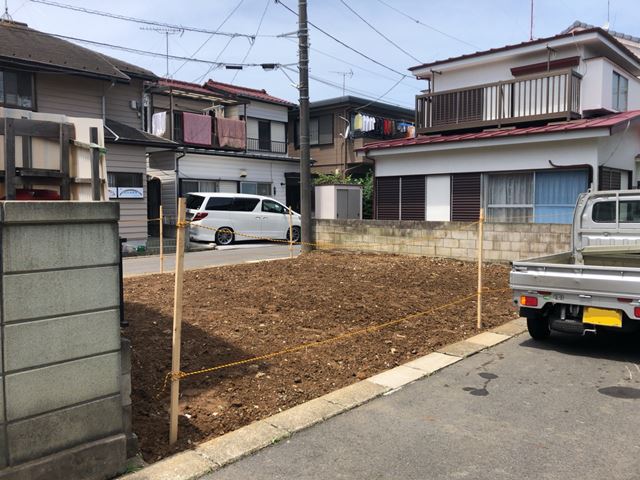 埼玉県三郷市高州の木造2階建て家屋解体工事中の様子です。